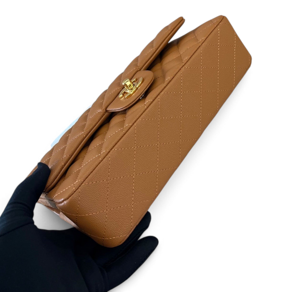 SWORD LUXURY taba rengi kapitone desenli caviar deri klasik double flap çanta, altın tonlu CC kilit detaylı