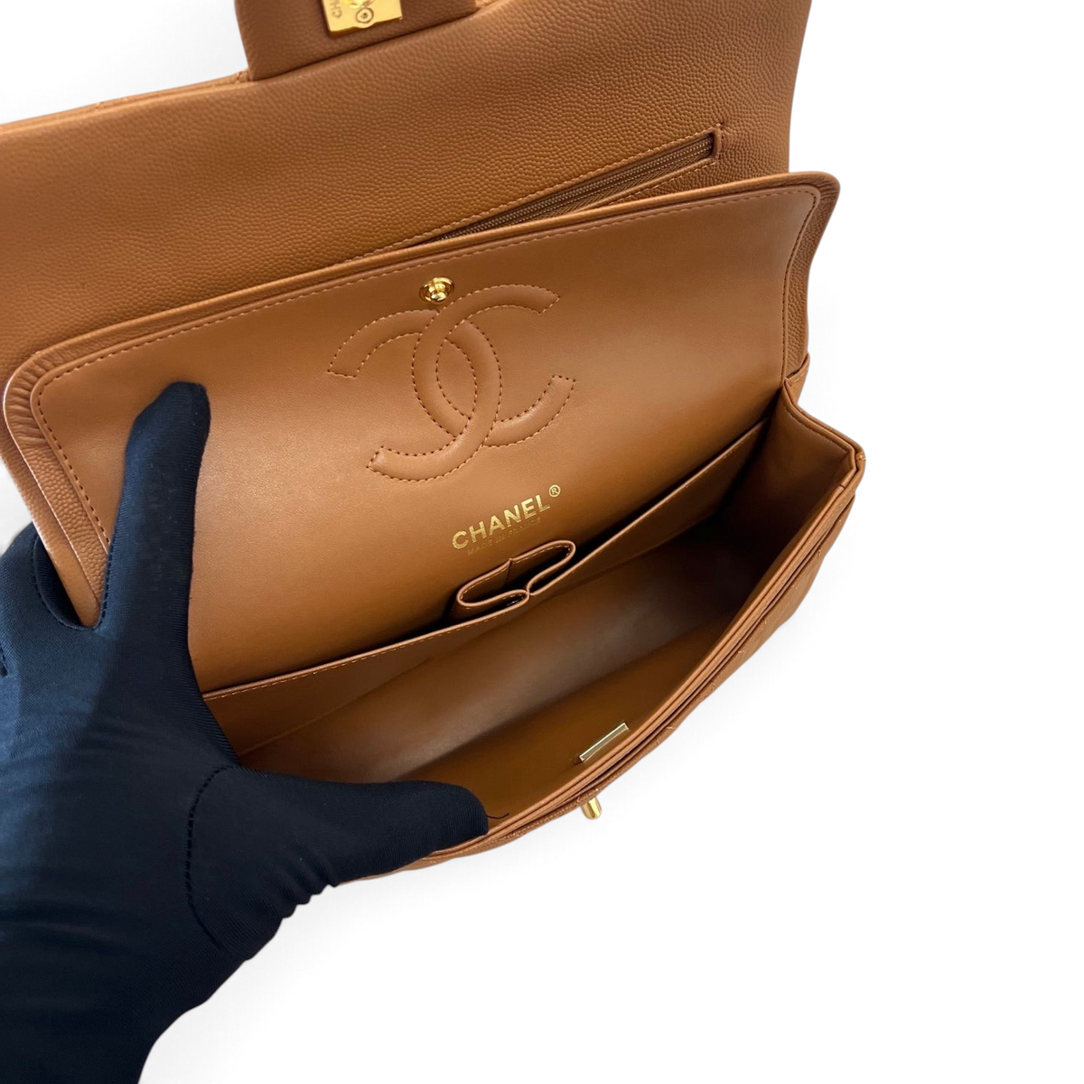 SWORD LUXURY taba rengi kapitone caviar deri Chanel Classic Double Flap çanta iç detay görünümü