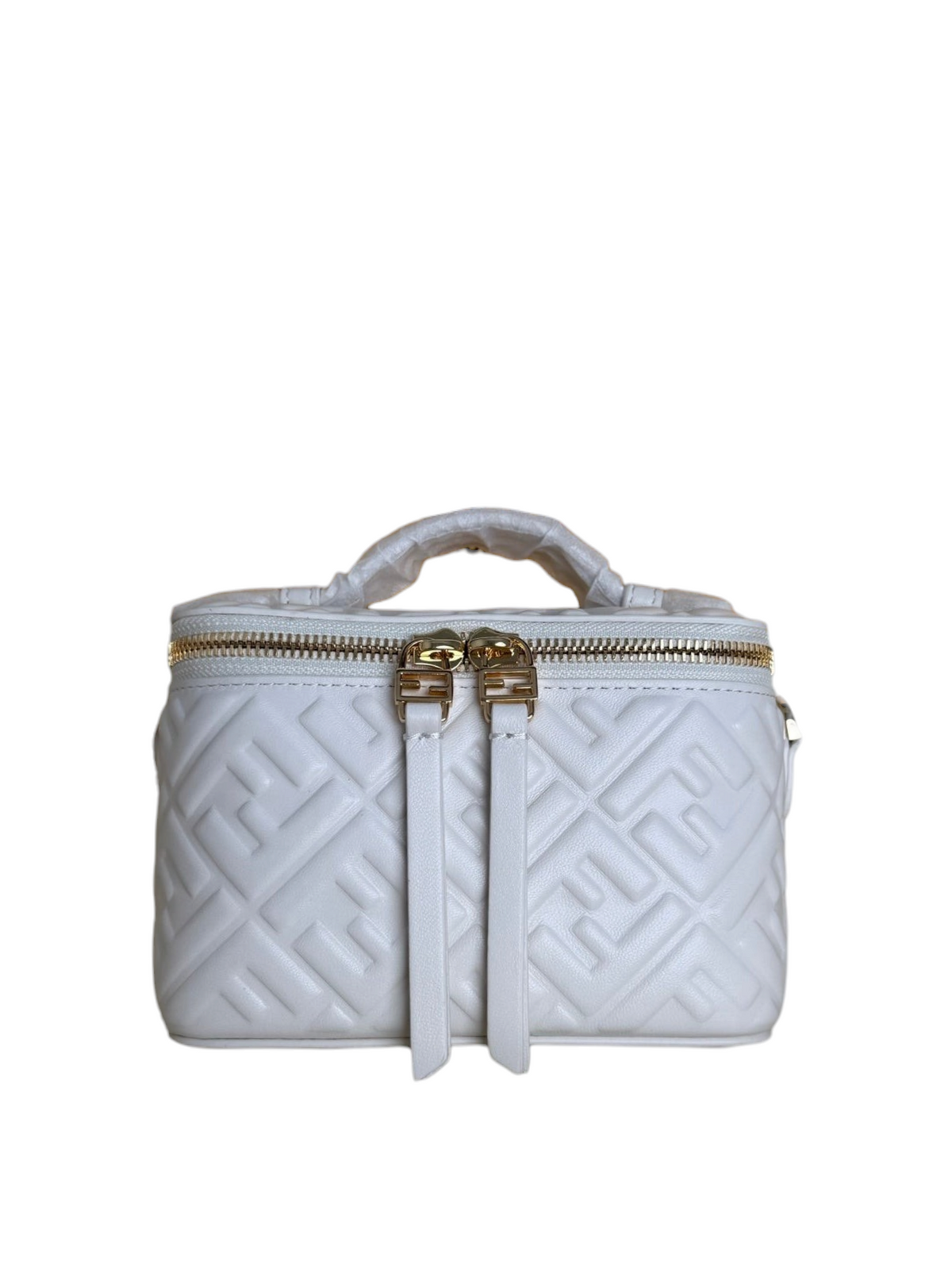 SWORD LUXURY Fendi beyaz kapitone deri vanity çanta, altın tonlu donanım ve fermuarlı kapama ile kutusunda.