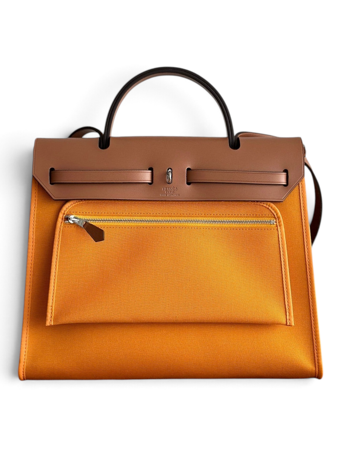 SWORD LUXURY Hermès Herbag 31 çanta, turuncu kanvas gövde ve kahverengi deri kapak detaylı, şık ve modern tasarım.