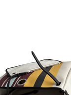 SWORD LUXURY Hermès Herbag 31 çanta, sarı ve bordo çizgili kanvas gövde, deri detaylar ve şık metalik fermuar tasarımı.