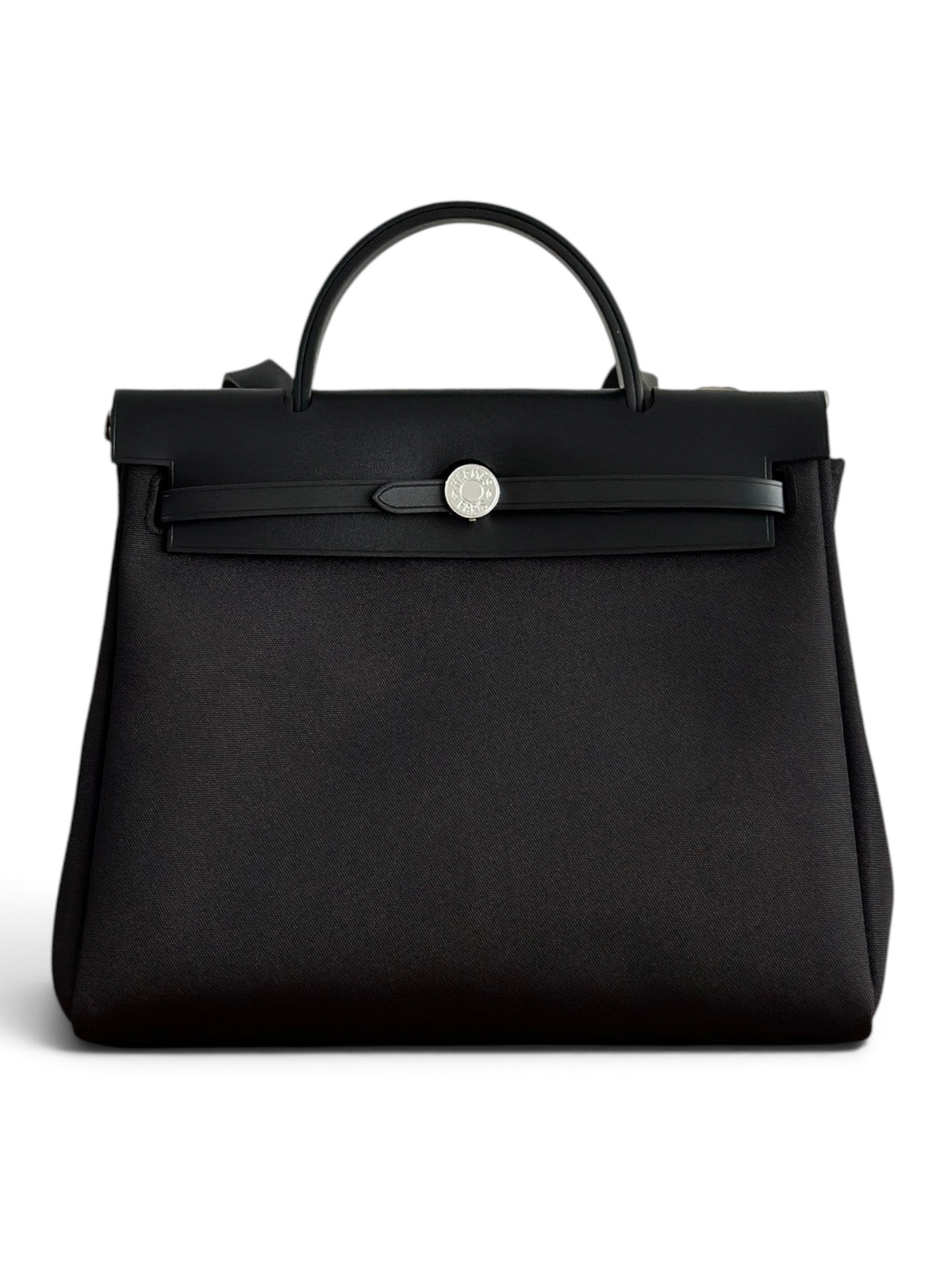 SWORD LUXURY siyah kanvas ve deri detaylı Hermès Herbag 31 çanta, şık deri kapak ve Clou de Selle kilitli tasarım.