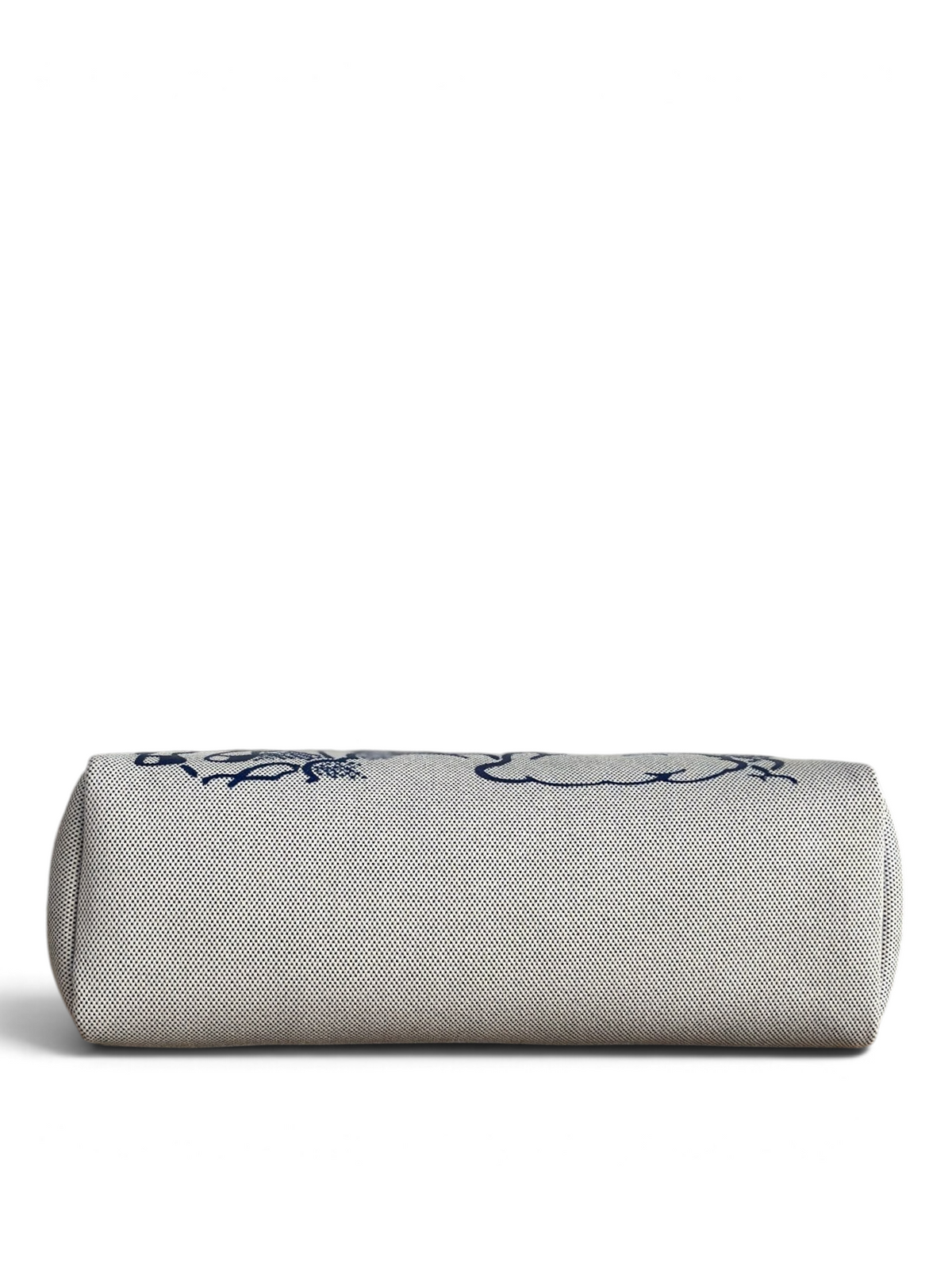 SWORD LUXURY Herbag 31 çanta, beyaz kanvas gövde üzerinde mavi sanatsal desenli, silindirik formda detaylı görünüm.