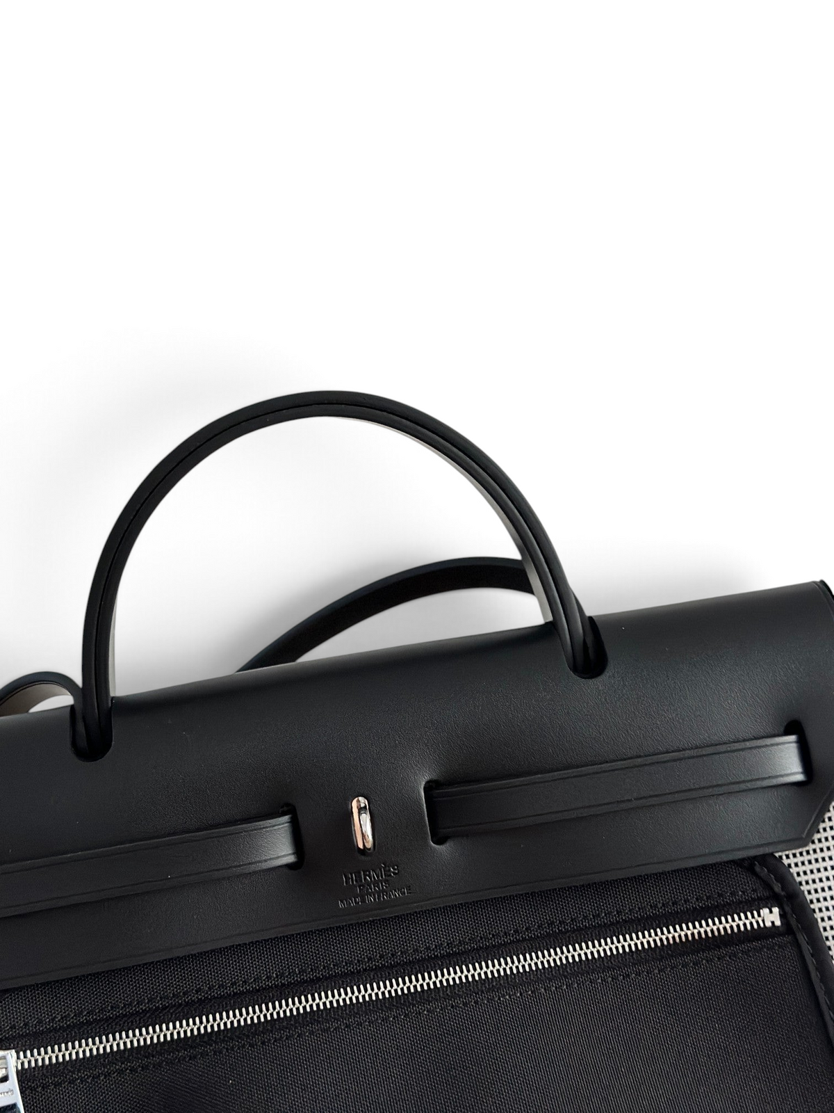 SWORD LUXURY marka siyah deri ve kanvas detaylı Hermès Herbag 31 çanta, Clou de Selle kilitli zarif tasarım.
