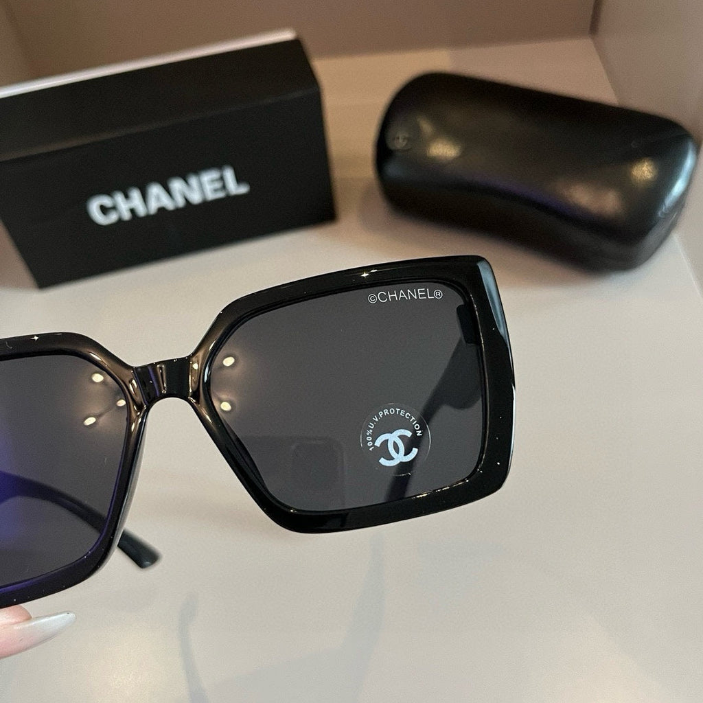 Black Chain-Detail Oversized Square Sunglasses