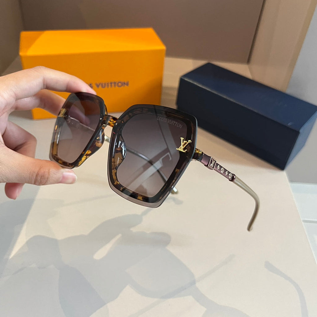 Tortoise Frame Gold Accent Sunglasses