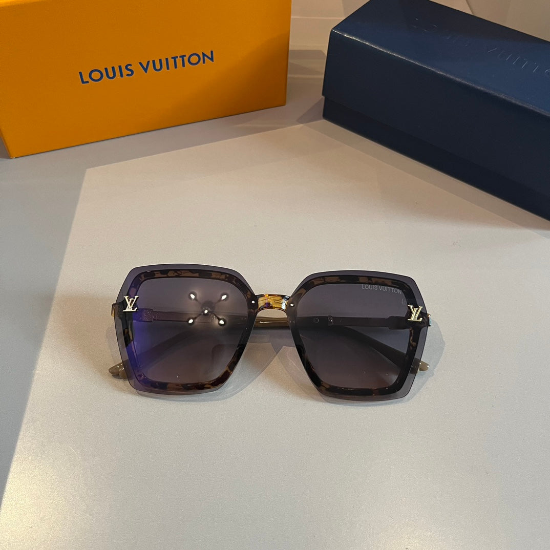 Tortoise Frame Gold Accent Sunglasses