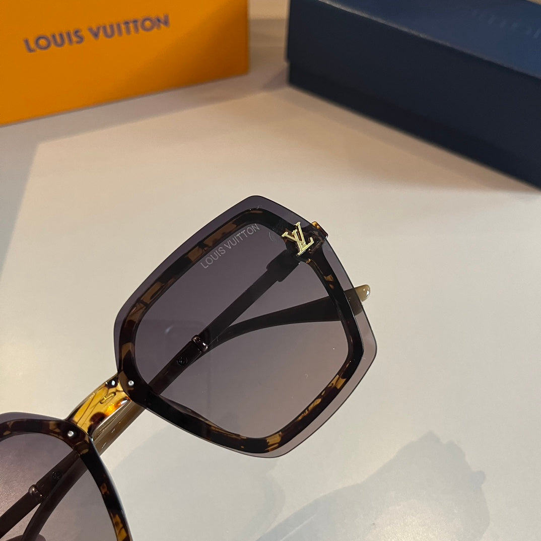 Tortoise Frame Gold Accent Sunglasses
