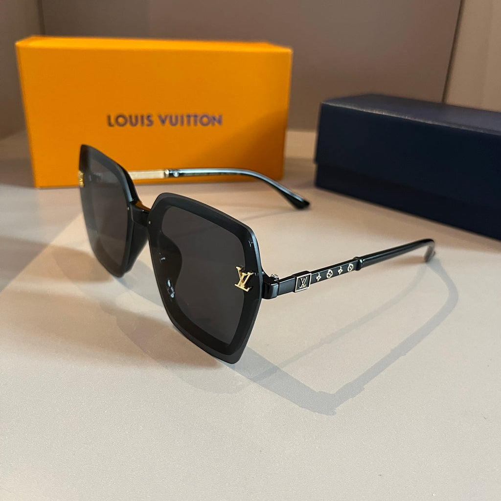 Elegant Gold Detail Square Sunglasses