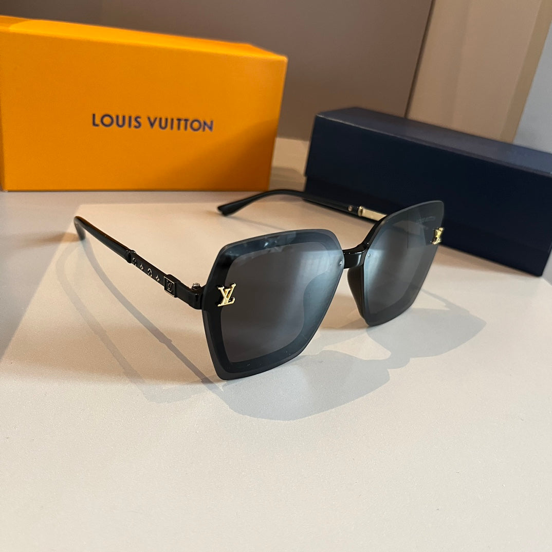 Elegant Gold Detail Square Sunglasses