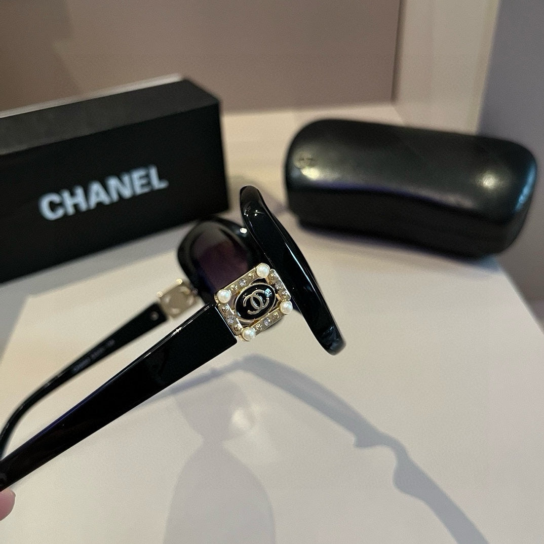 Black Frame Sunglasses
