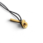 SWORD LUXURY Andiamo çanta için ikonik altın tonlu metal düğüm detayı ve siyah deri kordon