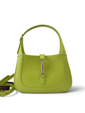 SWORD LUXURY imzalı, ikonik piston kilitli, canlı fıstık yeşili deri Gucci Jackie 1961 küçük hobo çanta.