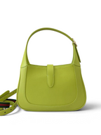 SWORD LUXURY marka, fıstık yeşili deri Gucci Jackie 1961 küçük hobo çanta, ikonik piston kilitli ve omuz askılı.