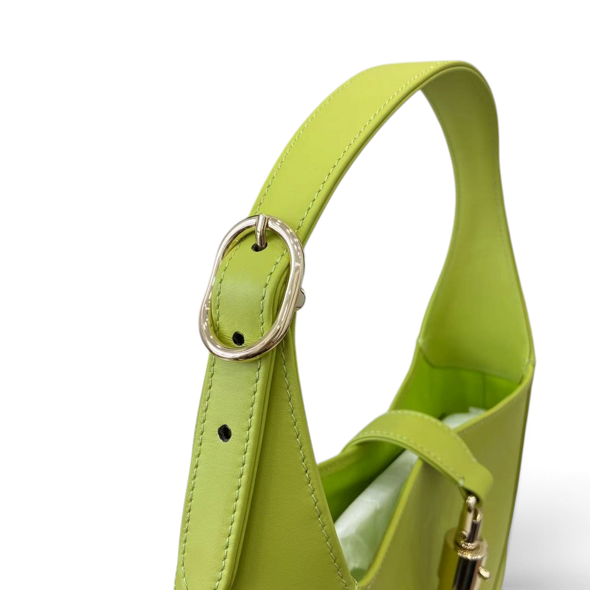 SWORD LUXURY marka, lime yeşili deri Gucci Jackie 1961 küçük hobo çanta, ayarlanabilir askı detayı ile.
