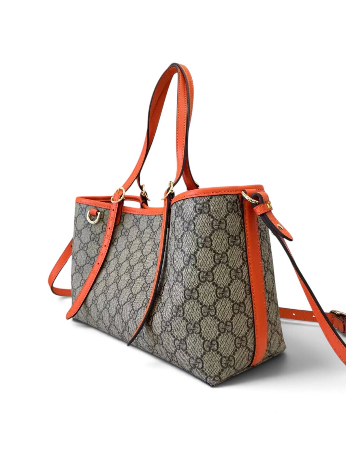 SWORD LUXURY Gucci GG Supreme kanvas tote çanta, canlı turuncu deri detaylara ve ayarlanabilir omuz askısına sahip.