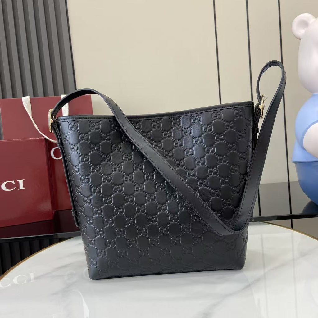GG Emblem Black Leather Shoulder Bag