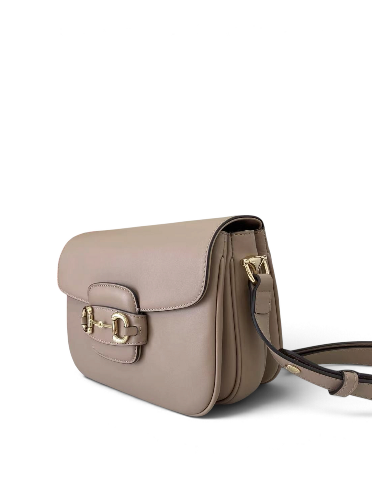SWORD LUXURY bej renkli, altın tonlu horsebit detaylı, pürüzsüz deri Gucci 1955 omuz çantası.
