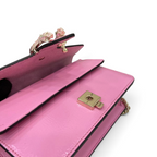 SWORD LUXURY pembe deri Dionysus mini çanta, ikonik kaplan başlı kilit detayı ve zarif zincir askısı ile.