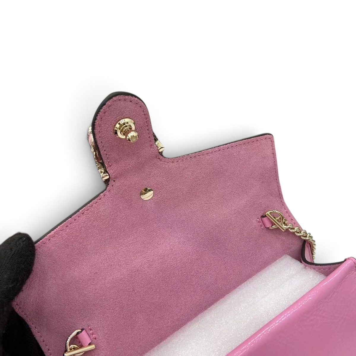SWORD LUXURY Dionysus süper mini çanta, pembe deri iç astarı ve metal zincir askı detaylarıyla açık görünüm.