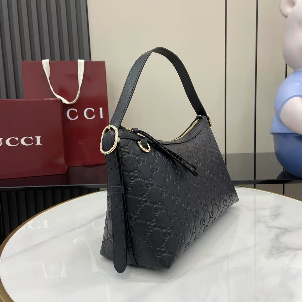 GG Emblem Leather Shoulder Bag