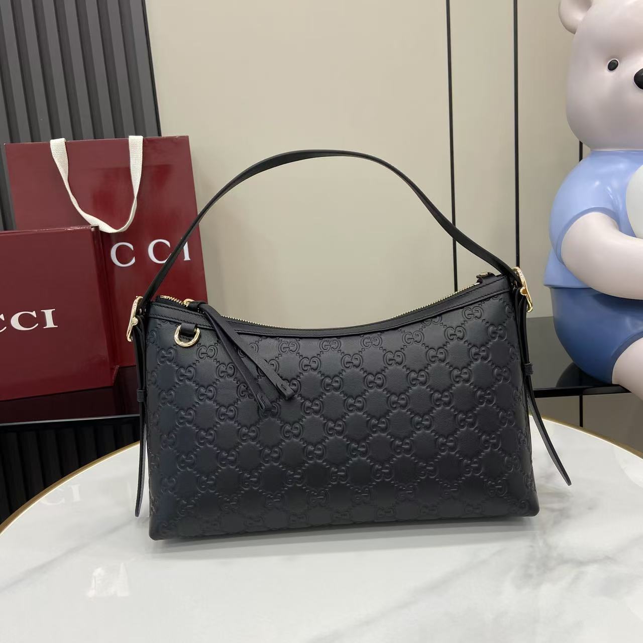 GG Emblem Leather Shoulder Bag