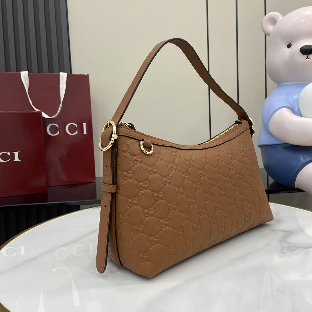GG Emblem Leather Shoulder Bag