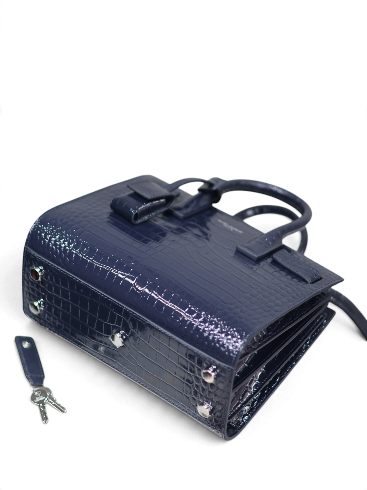 SWORD LUXURY siyah timsah derisi görünümlü Sac De Jour Nano çanta, parlak deri dokusu ve metal detaylarıyla.