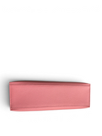 SWORD LUXURY marka pembe Epsom deri Mini Kelly 22cm çanta, kutu içerisinde detaylı doku görünümü.