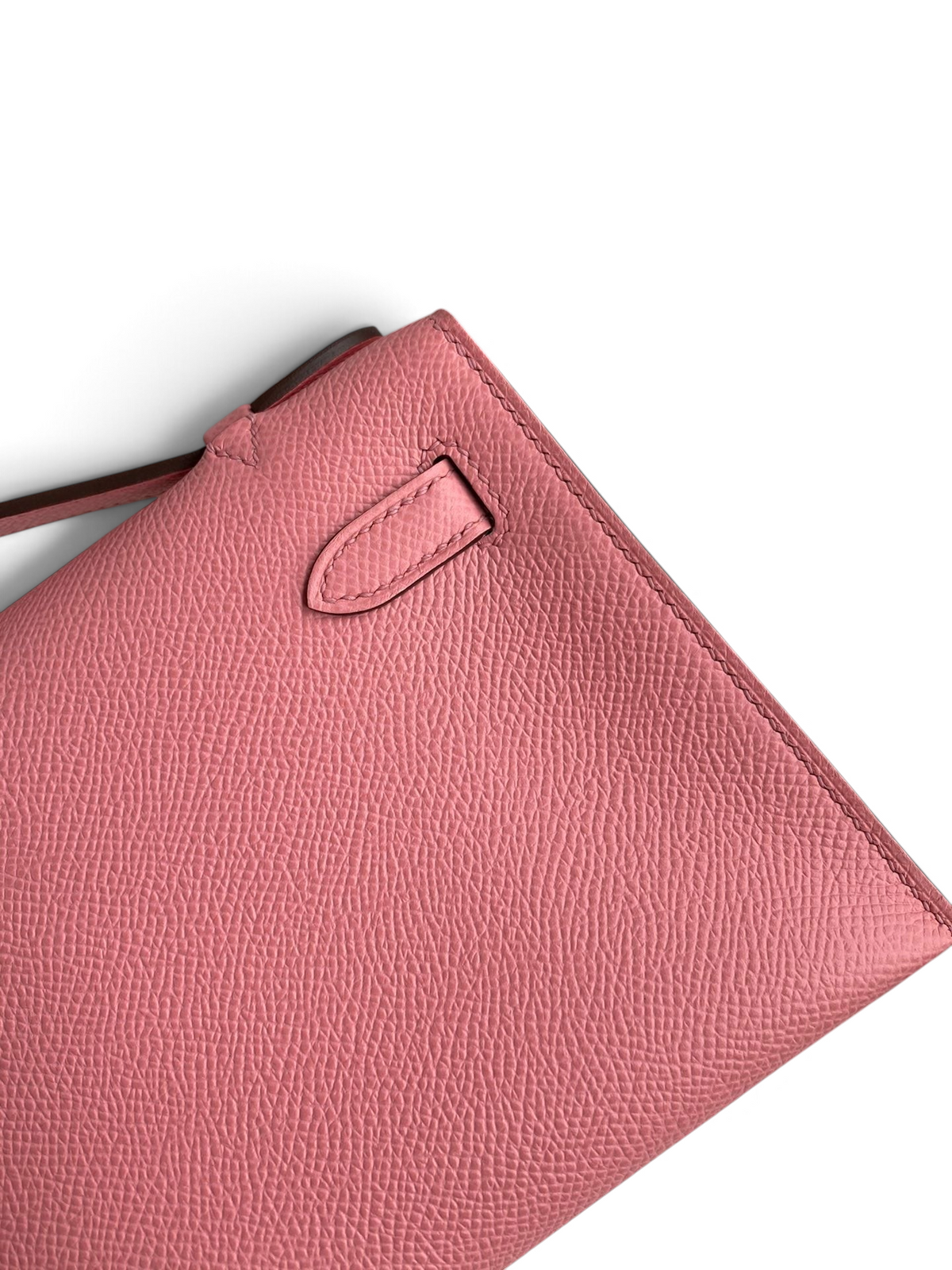 SWORD LUXURY pembe Epsom deri Mini Kelly 22cm çanta, detaylı dikişleri ve dokulu yüzeyi ile kutusunda.