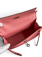 SWORD LUXURY pembe Epsom deri 22cm Mini Kelly çanta, iç detayları ve gümüş renkli döner kilidi ile kutusunda.