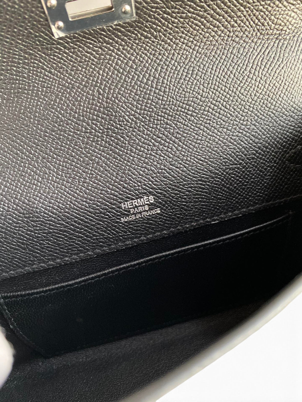 SWORD LUXURY Mini Kelly 22cm çanta iç detayı, siyah Epsom deri dokusu ve Hermes Paris damgası.
