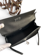 SWORD LUXURY marka 22 cm siyah Epsom deri Mini Kelly çanta, iç detayları ve gümüş renkli kilit mekanizması ile.