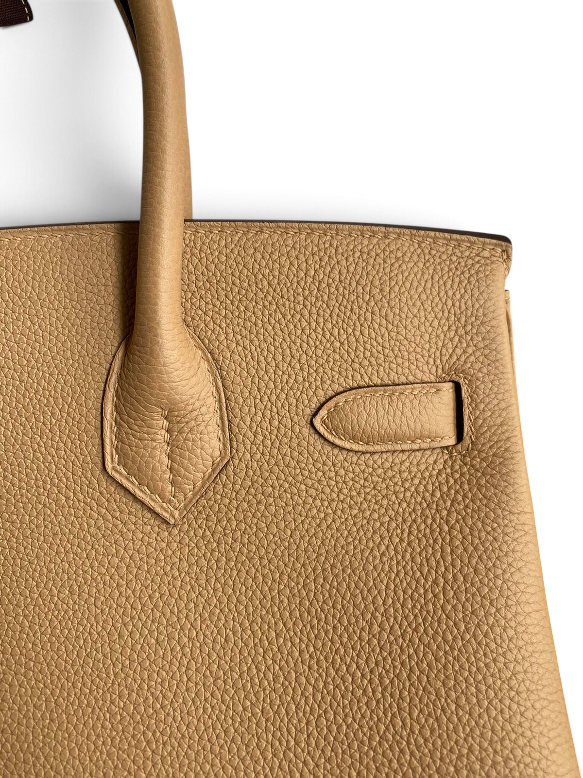 SWORD LUXURY marka, bej renkli, dokulu Togo deri detaylı Hermès Birkin 30 çanta yakından görünümü.