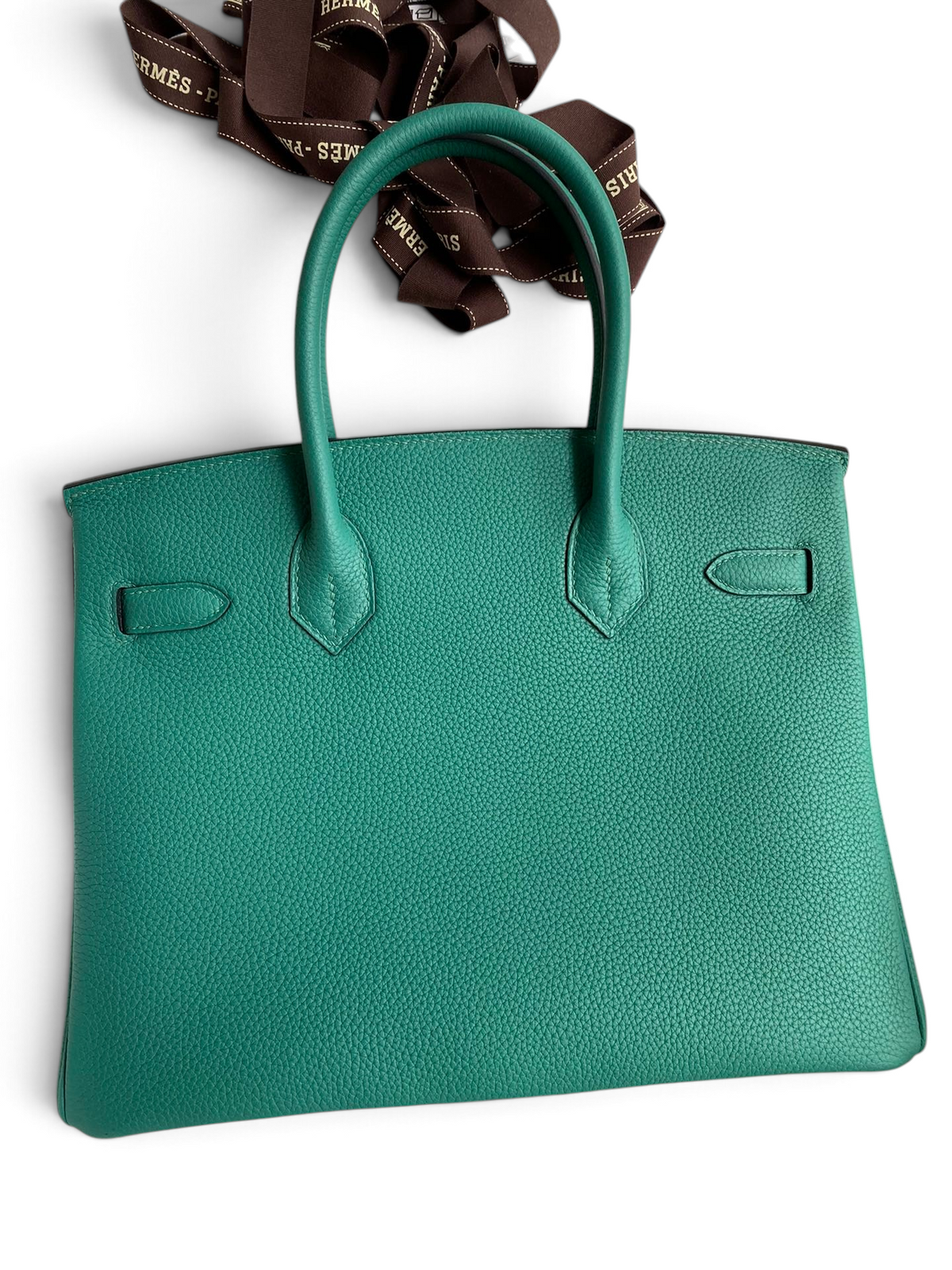 SWORD LUXURY marka, yeşil Togo deriden üretilmiş, kutusunda sunulan ikonik Hermès Birkin 30 el çantası.