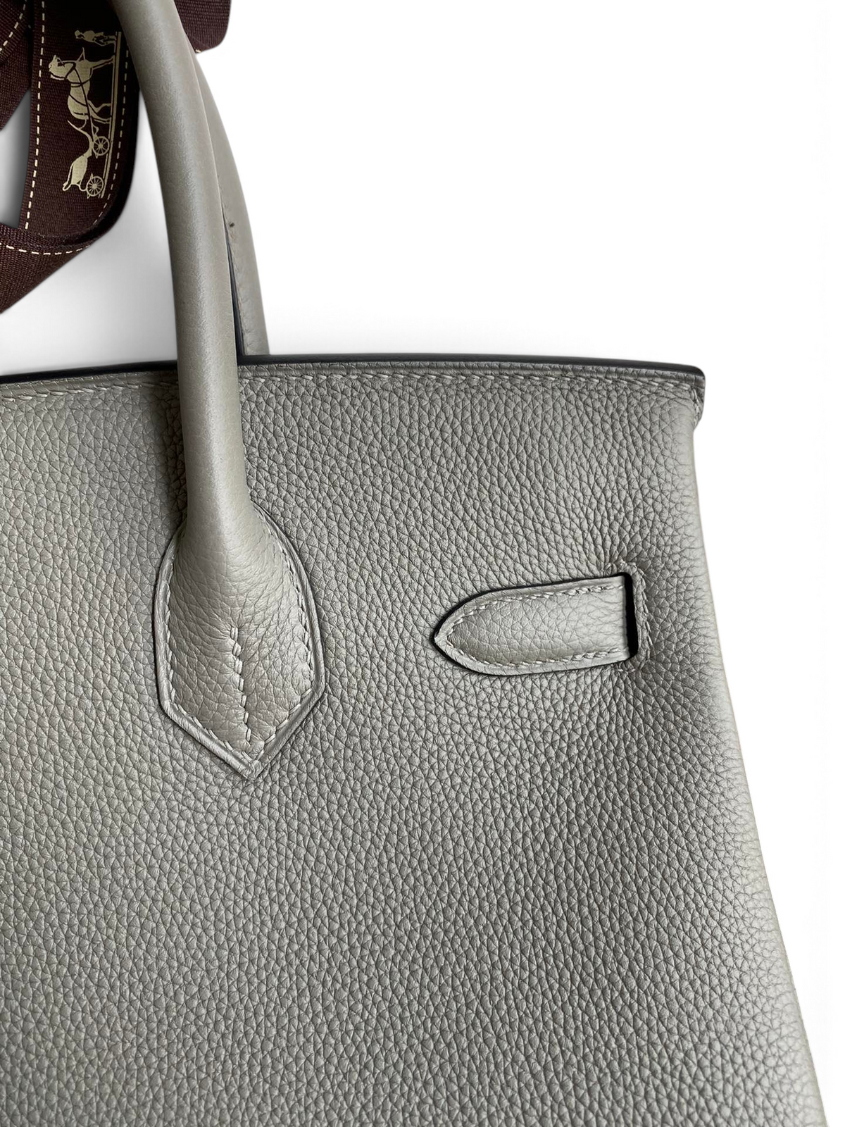 SWORD LUXURY gri renkli Togo deri Hermès Birkin 30 çanta detayı, kaliteli dokusu ve zarif dikişleri ile.