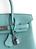 SWORD LUXURY marka turkuaz renkli Togo deri Hermès Birkin 30 çanta, gümüş donanım ve kilit detayı ile.