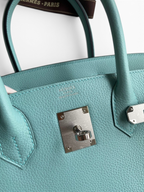 SWORD LUXURY marka turkuaz renkli Togo deri Hermès Birkin 30 çanta, gümüş donanımlı ve ikonik kilit detaylı.