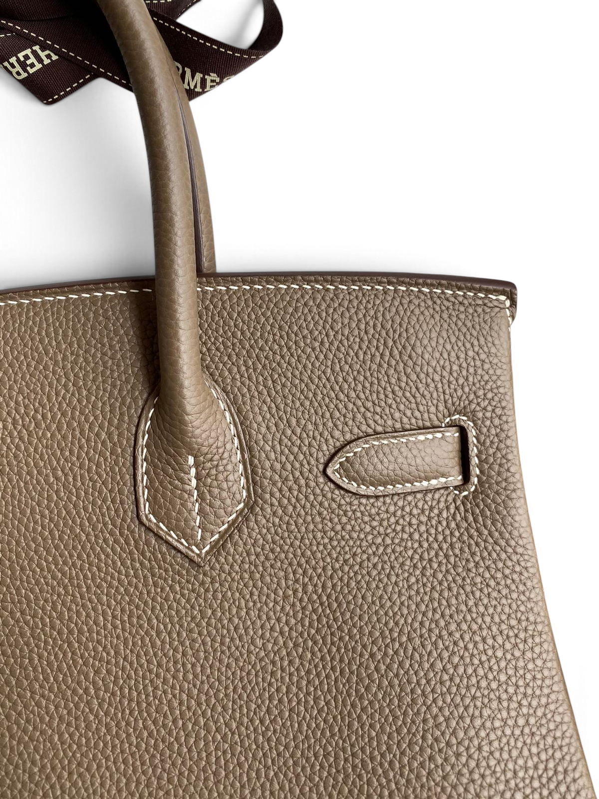 SWORD LUXURY marka, dokulu Togo deriden üretilmiş, zarif dikiş detaylarına sahip kahverengi Hermès Birkin 30 çanta.