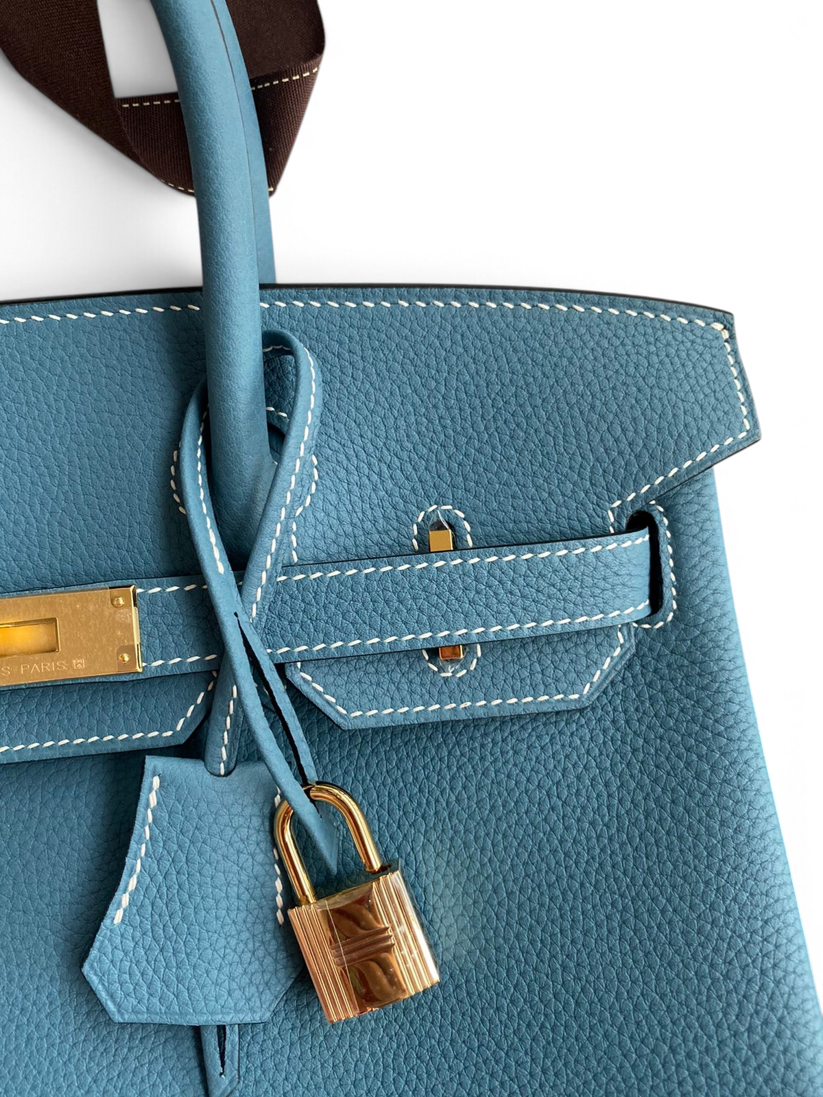 SWORD LUXURY mavi Togo deri Hermès Birkin 30 çanta, altın tonlu kilit ve detaylarla zarif bir görünüm sunuyor.
