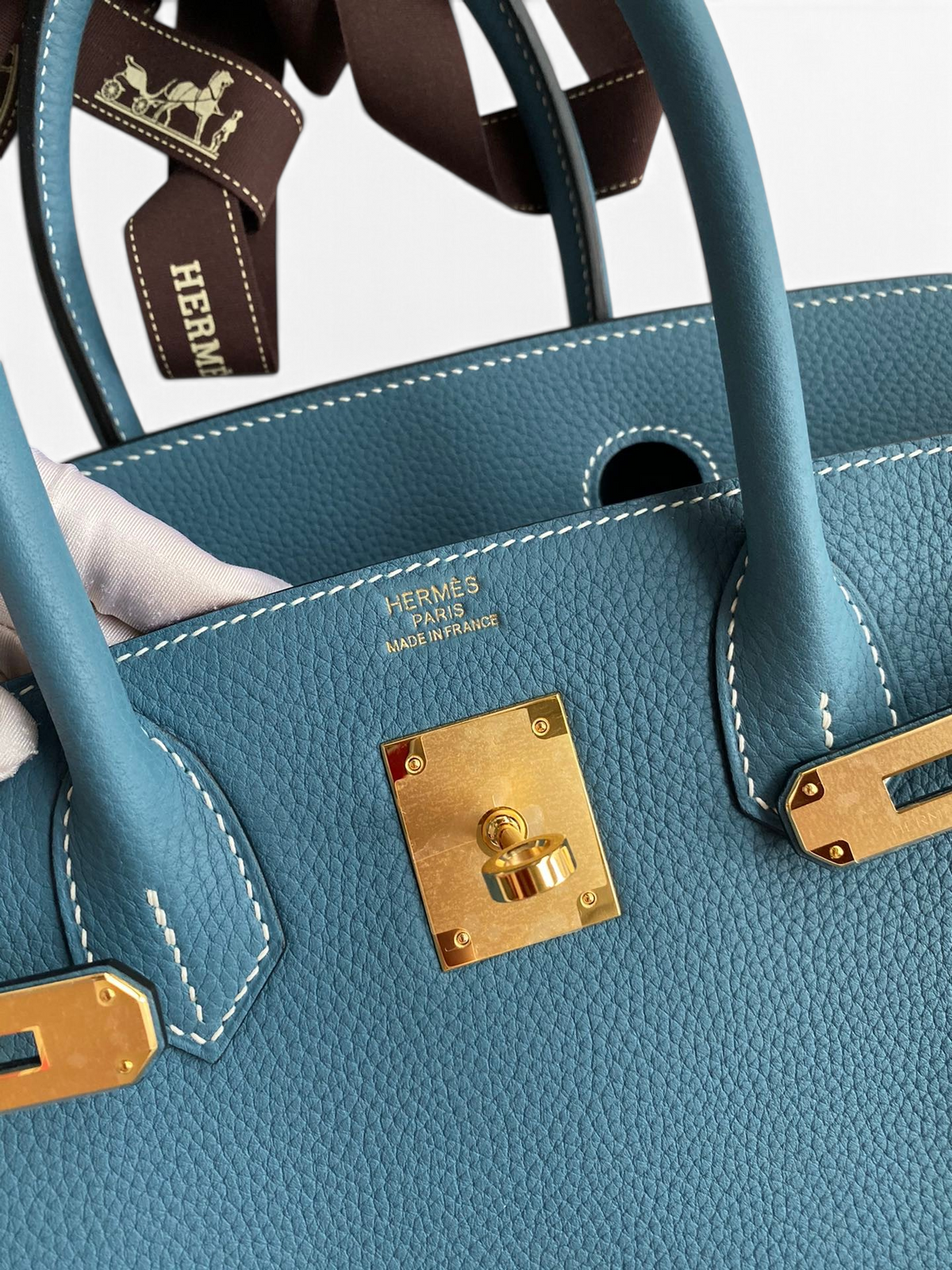 SWORD LUXURY mavi Togo deri Hermès Birkin 30 çanta, altın rengi donanım ve ikonik kilit detayı ile.