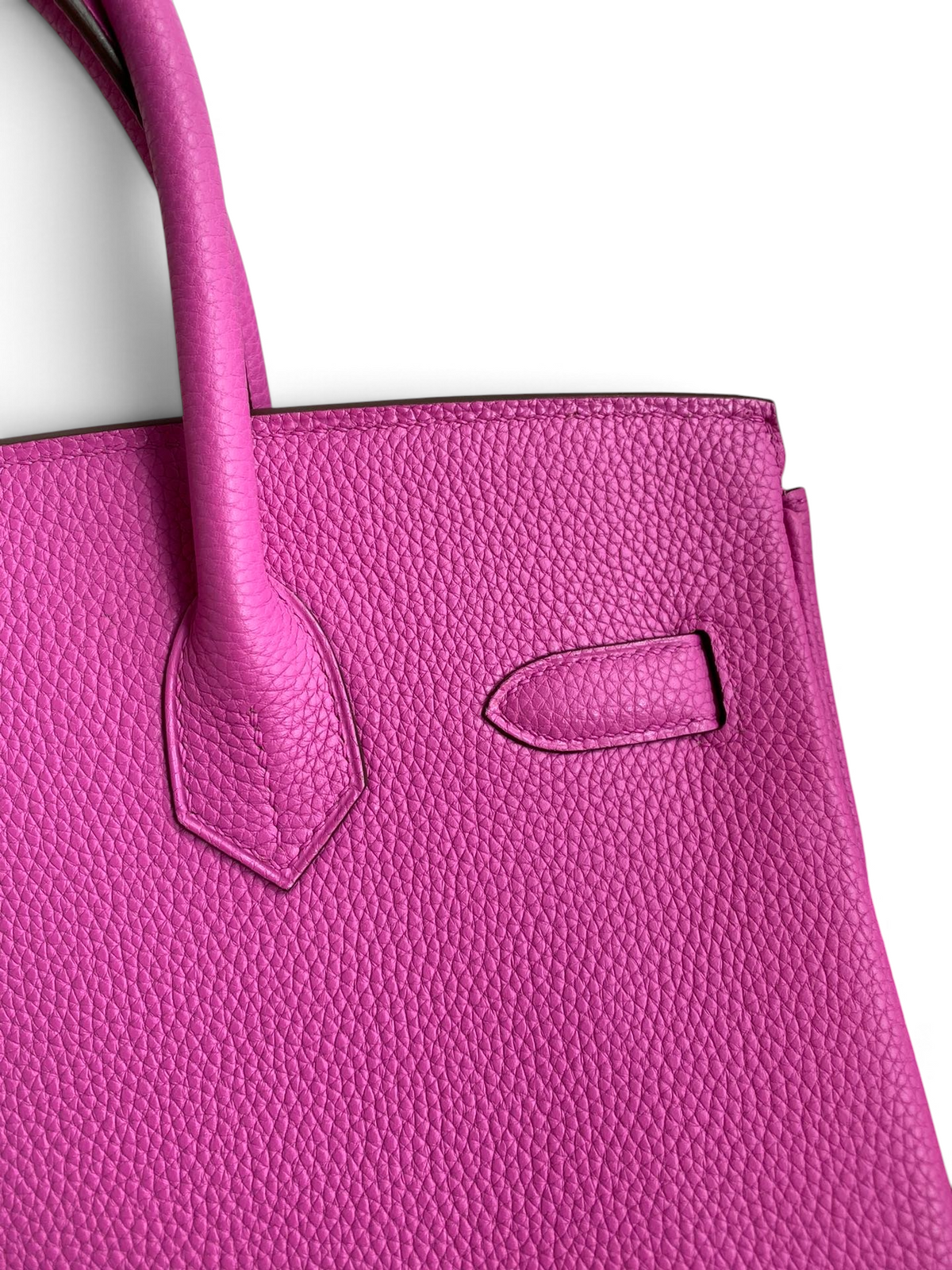 SWORD LUXURY fuşya rengi Togo deri Hermès Birkin 30 çanta, belirgin dokulu deri yüzeyi ve zarif dikiş detayları.