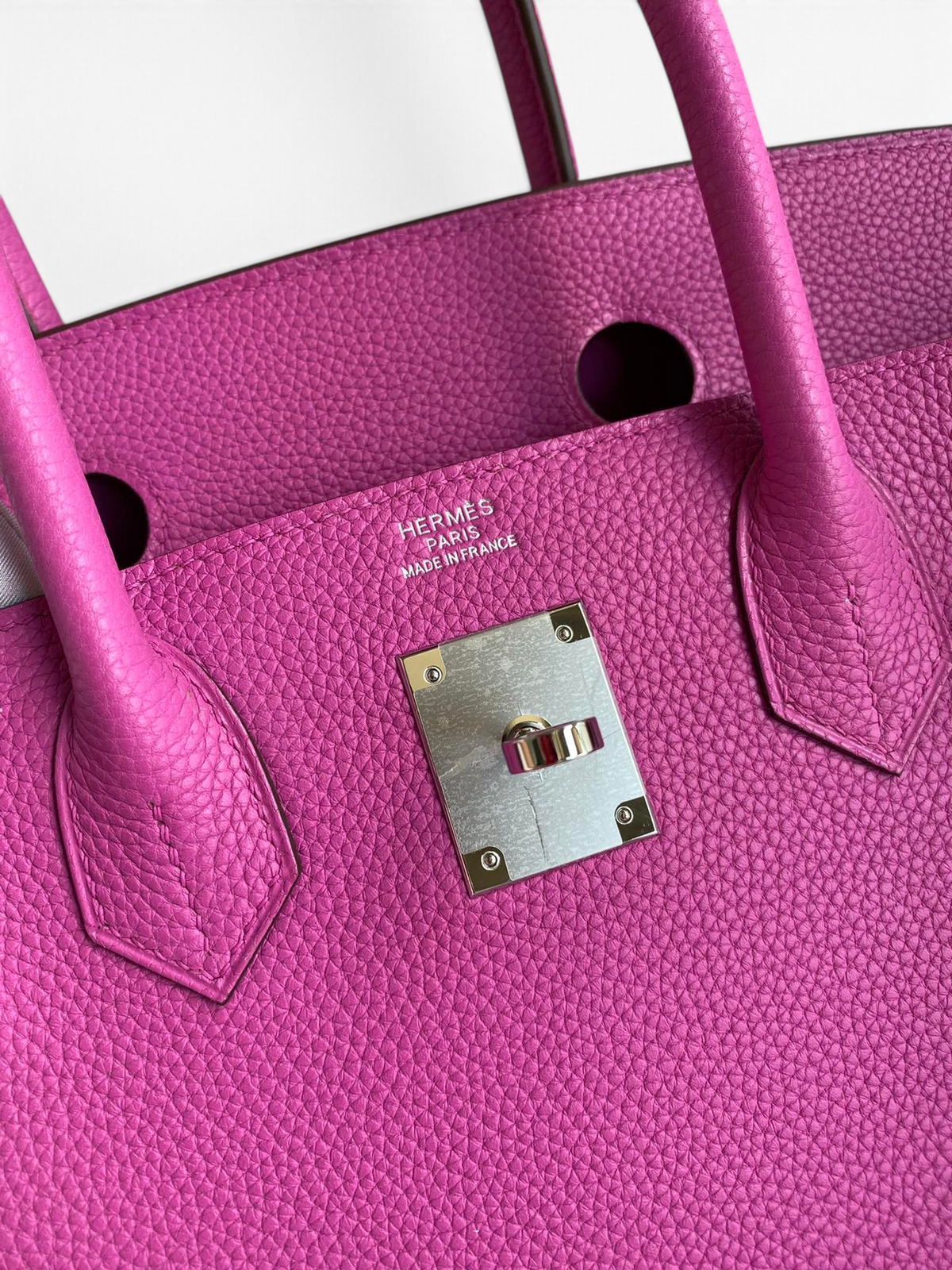 SWORD LUXURY marka pembe Togo deri Hermès Birkin 30 çanta, gümüş donanım ve ikonik kilit detayı ile.