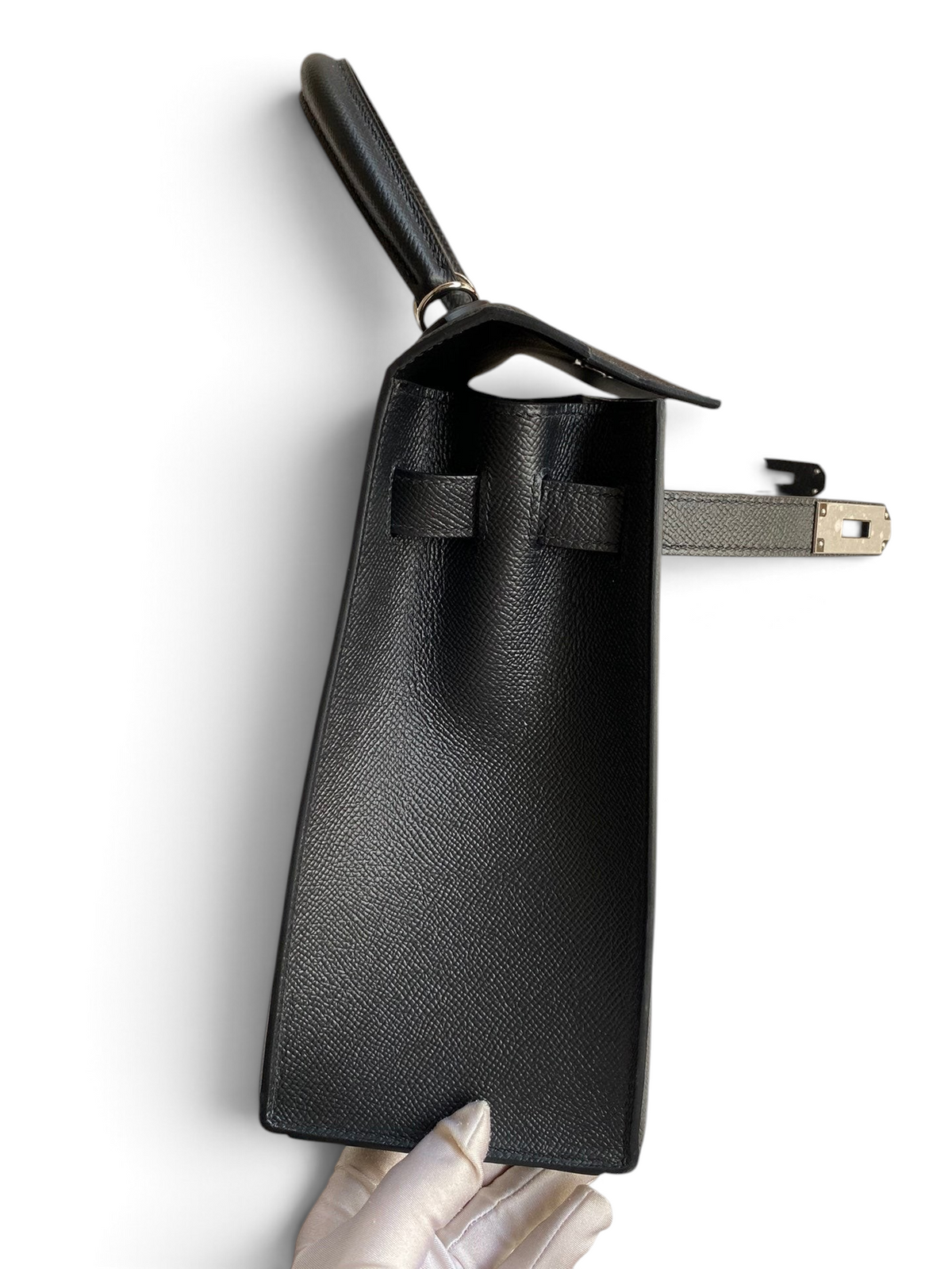 SWORD LUXURY marka siyah Epsom deri Hermès Kelly 32cm çanta, yan profilden detaylı görünüm.