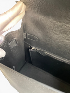SWORD LUXURY marka siyah Epsom deri Kelly 32cm çanta iç detayı, fermuarlı bölme ve kaliteli işçilik.