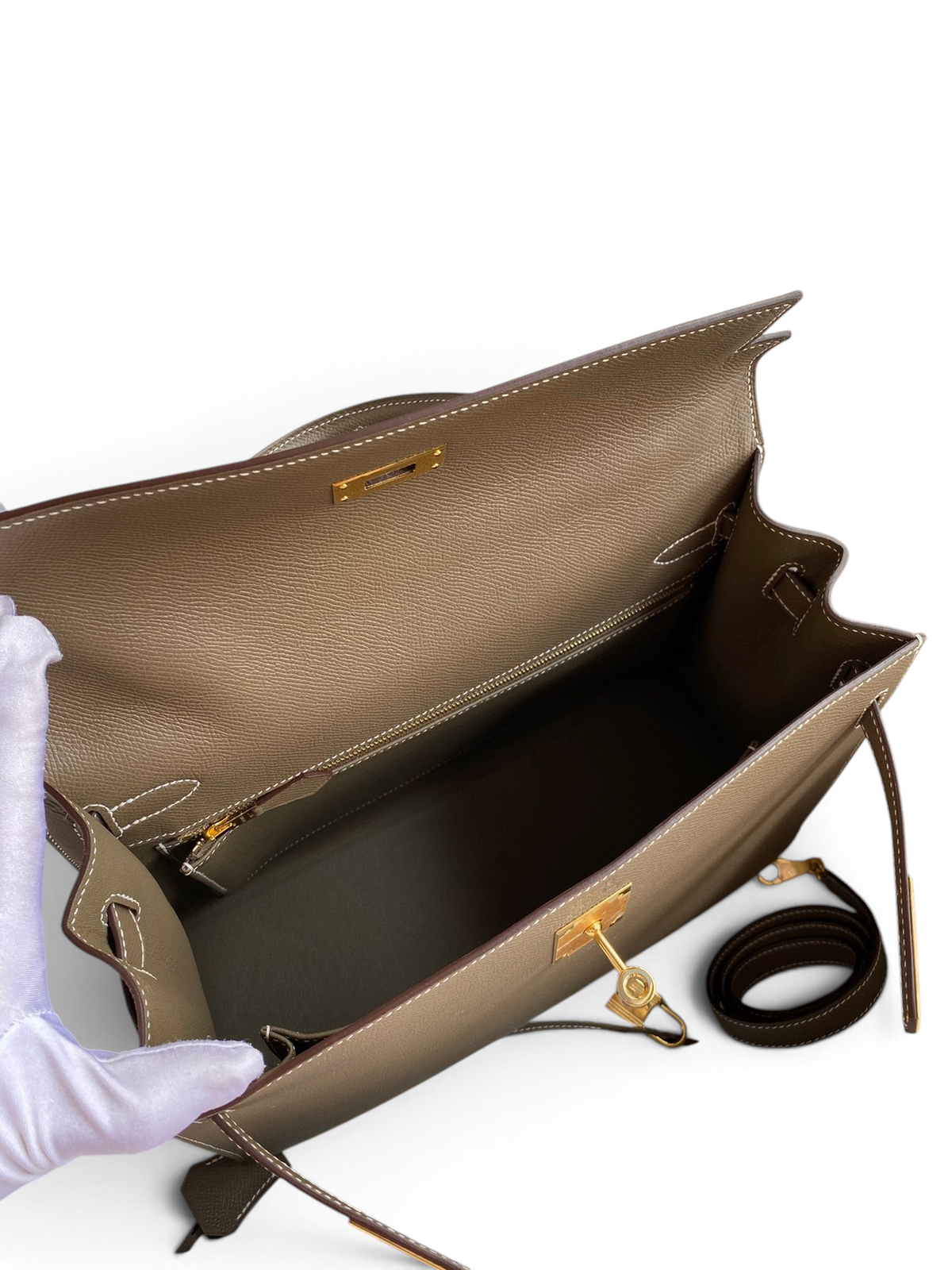 SWORD LUXURY marka, 32 cm boyutunda, taupe renkli, Epsom deri Hermès Kelly çanta, iç detayları ve kilit mekanizması.