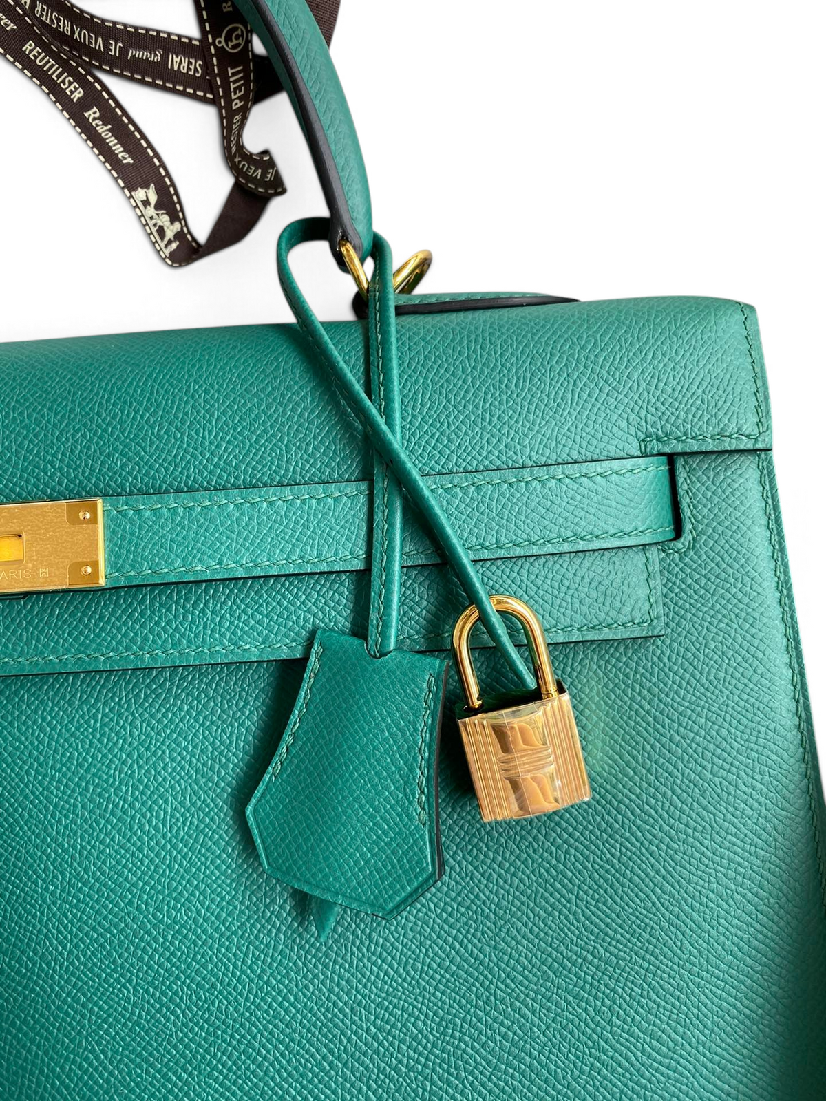 SWORD LUXURY yeşil Epsom deri Hermès Kelly 32cm çanta, altın rengi kilit ve detaylara sahip.