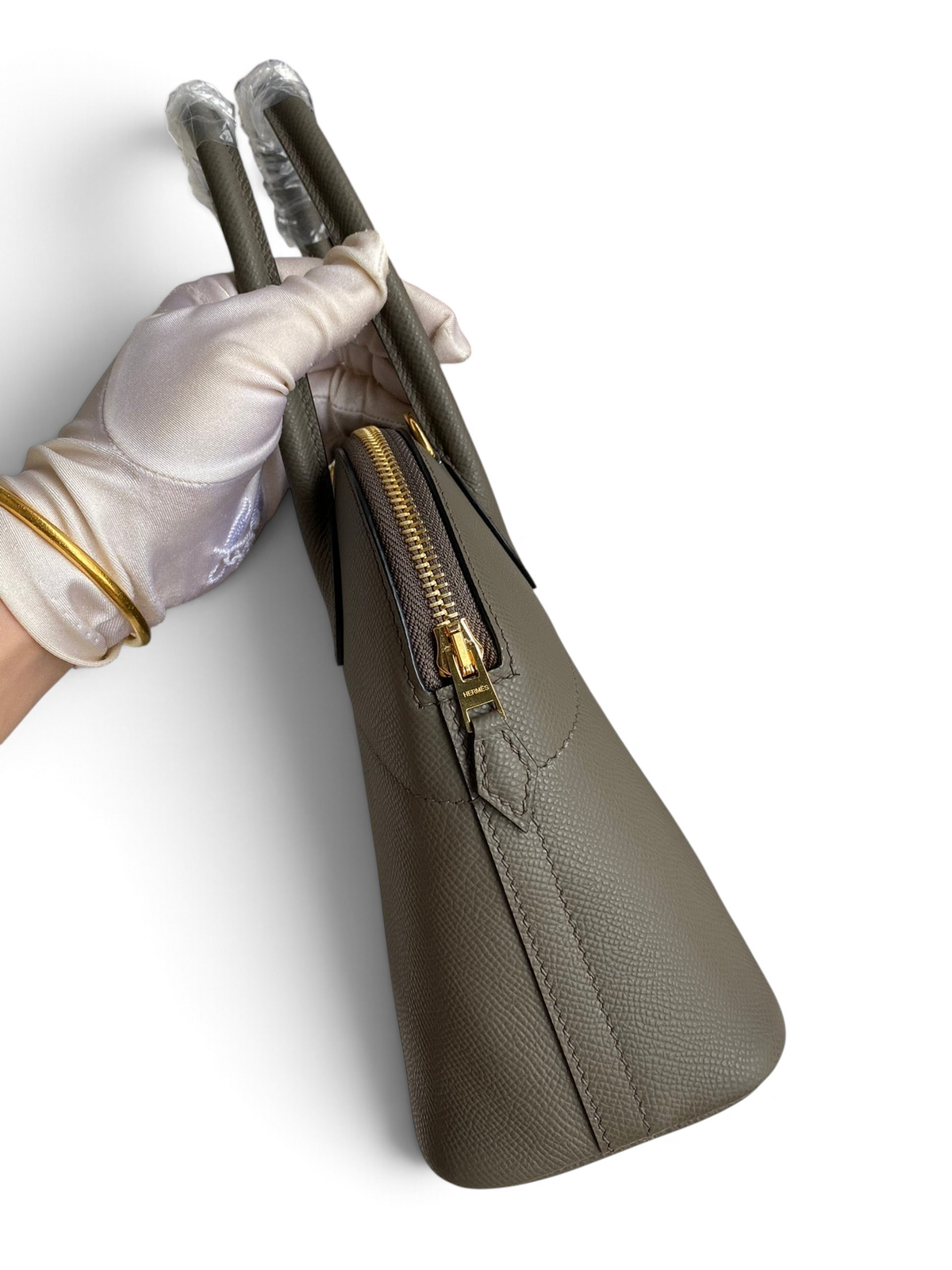 SWORD LUXURY Hermès Bolide 27cm çanta, gri Epsom deri, altın fermuar detaylı ve koruyucu ambalajlı üst saplar.