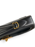 SWORD LUXURY siyah box deri Hermès Kelly 32cm çanta, altın rengi metal detaylar ve çıkarılabilir omuz askısı ile.