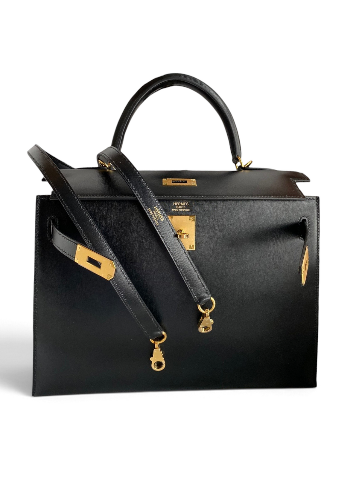 SWORD LUXURY marka siyah box deri Hermès Kelly 32cm çanta, altın rengi metal detaylı ve çıkarılabilir omuz askılı.